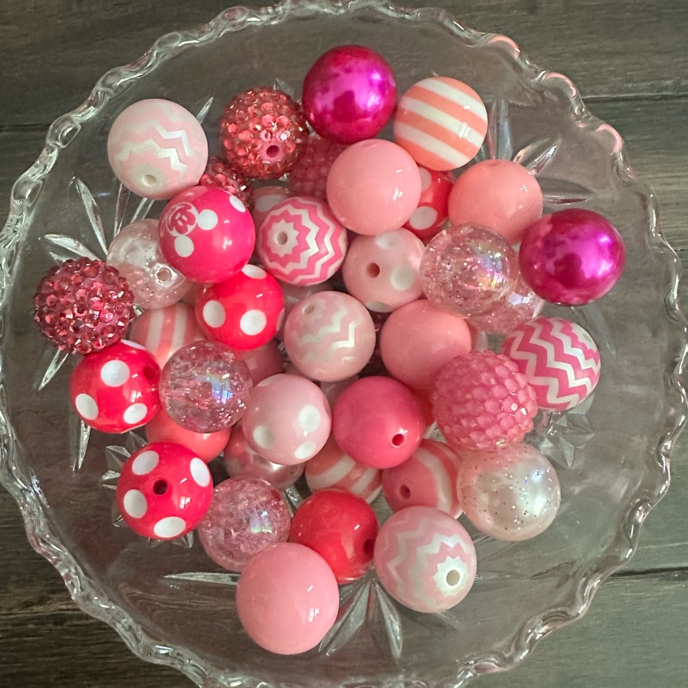 NEW- 50 piece assorted pink bubblegum beads. (Acrylic)